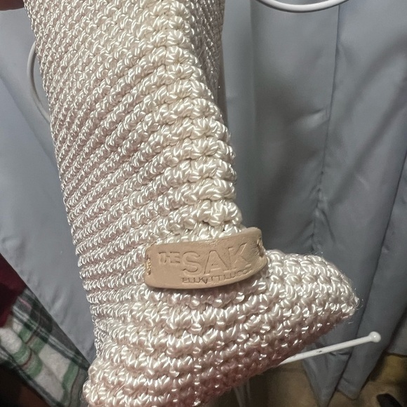 The Sak Cream Woven Shoulder Bag with Bohemian Charm - Picture 8 of 12